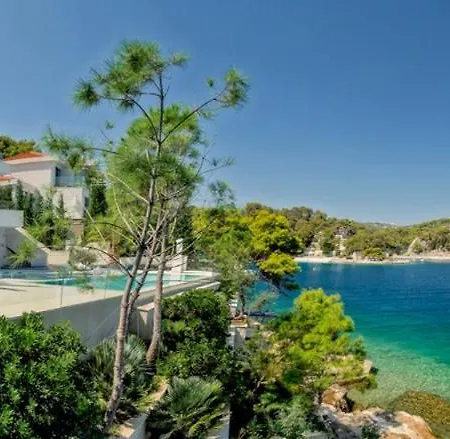Sleeps 12 With Pool Air Con And Wifi Sumartin