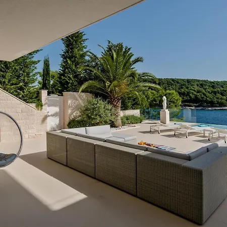 Sleeps 12 With Pool Air Con And Wifi * Sumartin