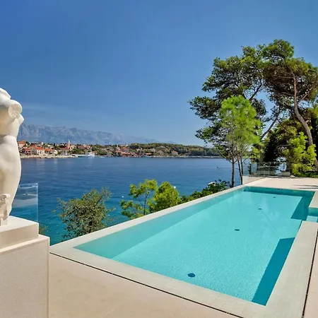 Sleeps 12 With Pool Air Con And Wifi *