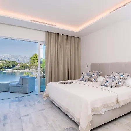 Sleeps 12 With Pool Air Con And Wifi Villa *