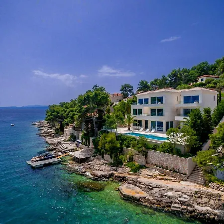 Sleeps 12 With Pool Air Con And Wifi *