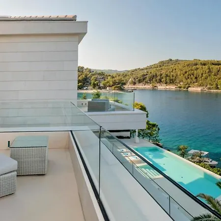 Villa Sleeps 12 With Pool Air Con And Wifi