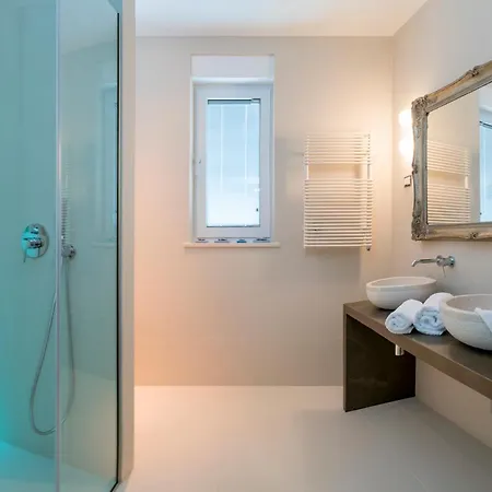 Villa Sleeps 12 With Pool Air Con And Wifi *